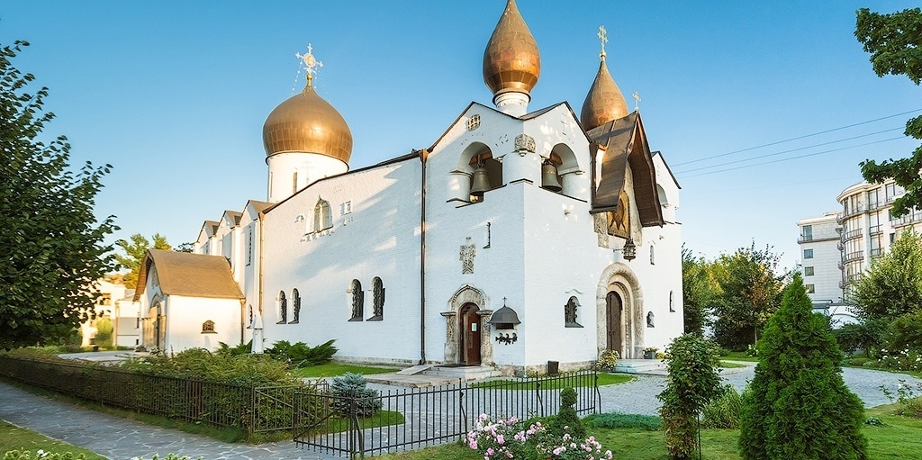 Путеводитель по Москве для туристов и путешественников. Самые интересные достопримечательности, которые стоит посетить, согласно выбора гостиницы: «Концерт». 