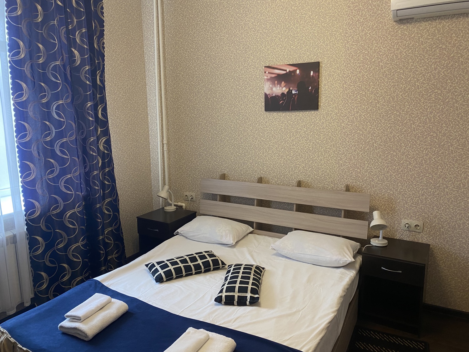 Место расположения гостиницы делает ее удобной для проживания гостей Столицы. 